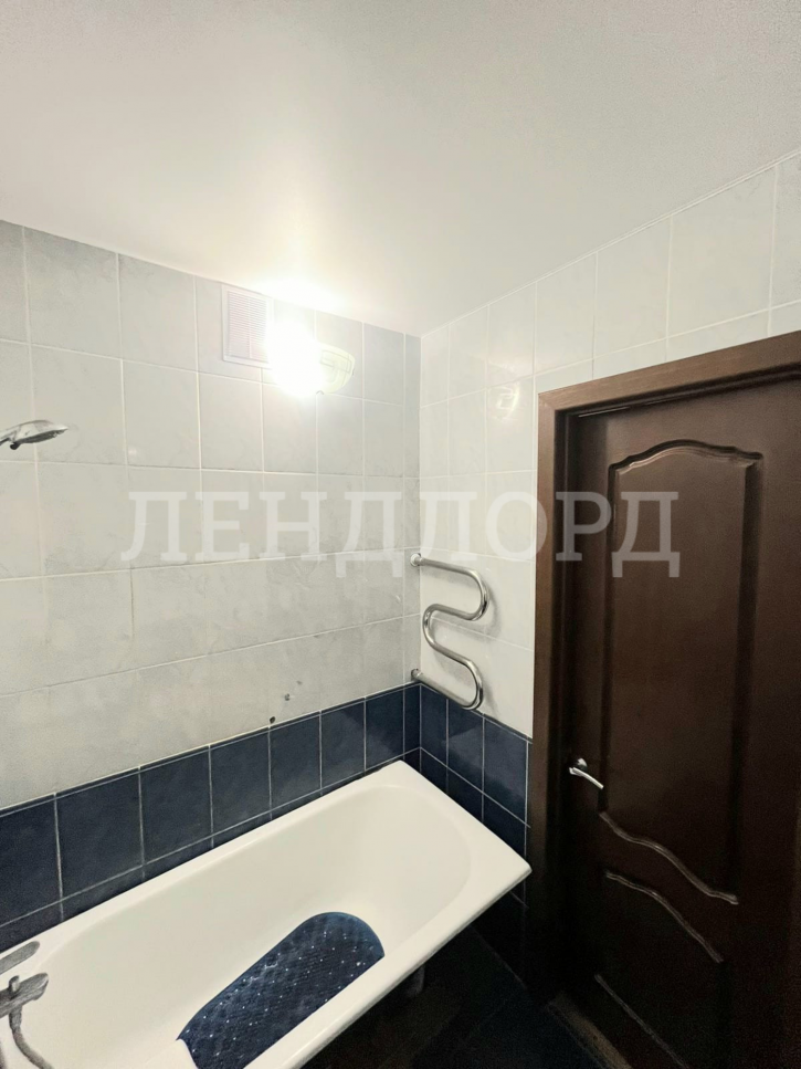 3-комн квартира улица Думенко, 5