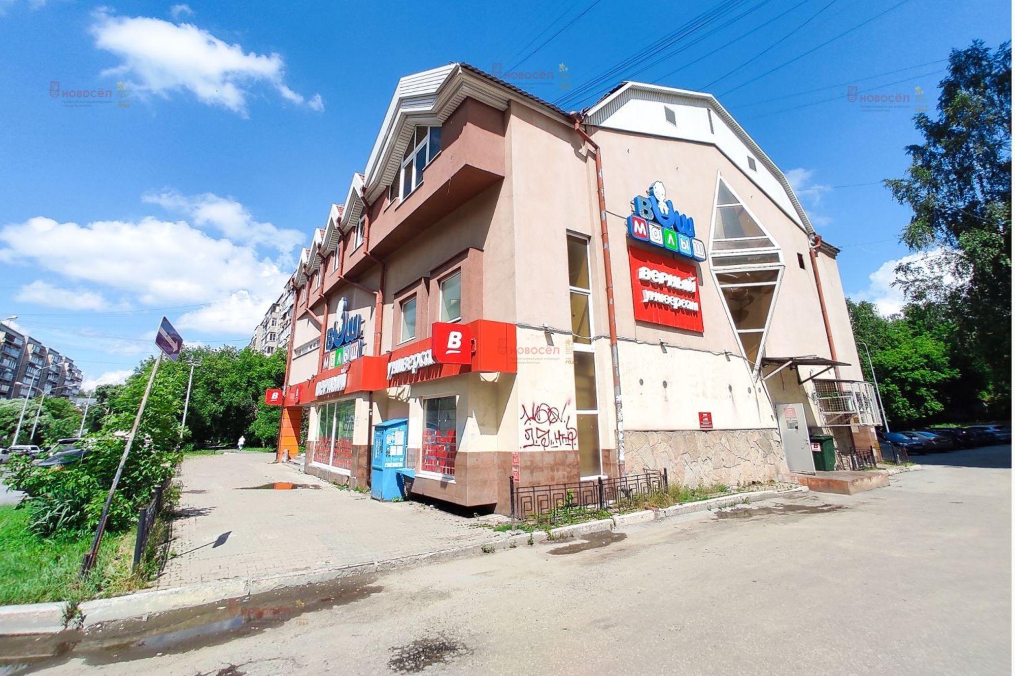 Сдать торговое помещение за 248 400 рублей на Бажова 161