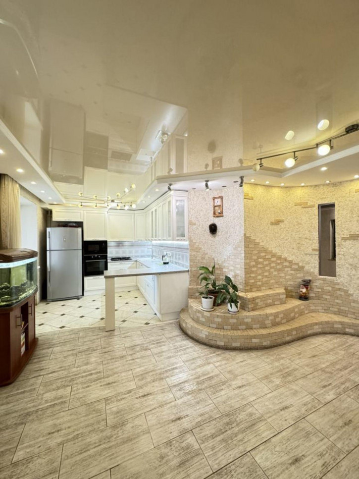 3-комн квартира Лунная ул, 41А