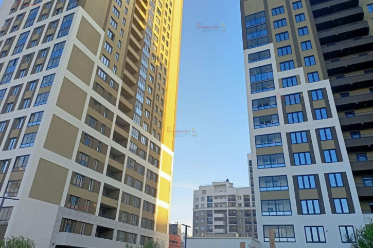 2-комн квартира Краснолесья 96