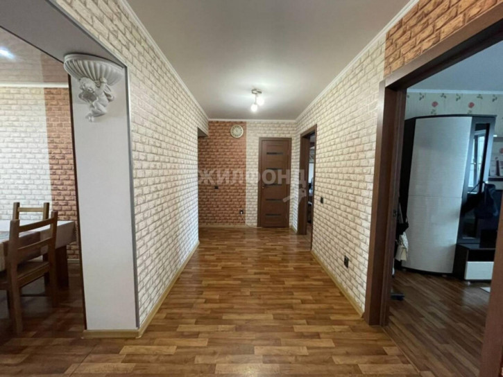3-комн квартира Калинина, 20