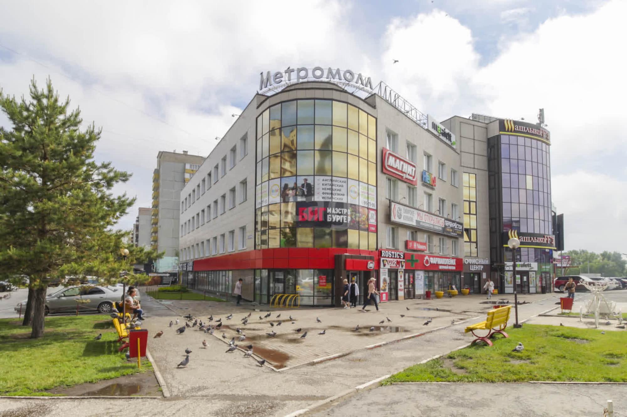 Сдать торговое помещение за 348 600 рублей на 70 лет Октября 24