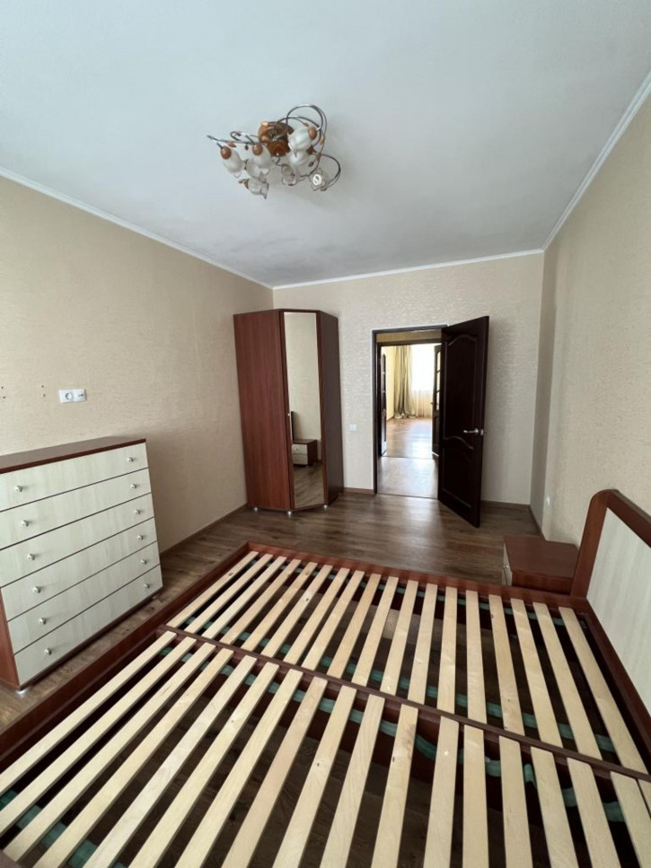 3-комн квартира Олега Головченко ул, 2