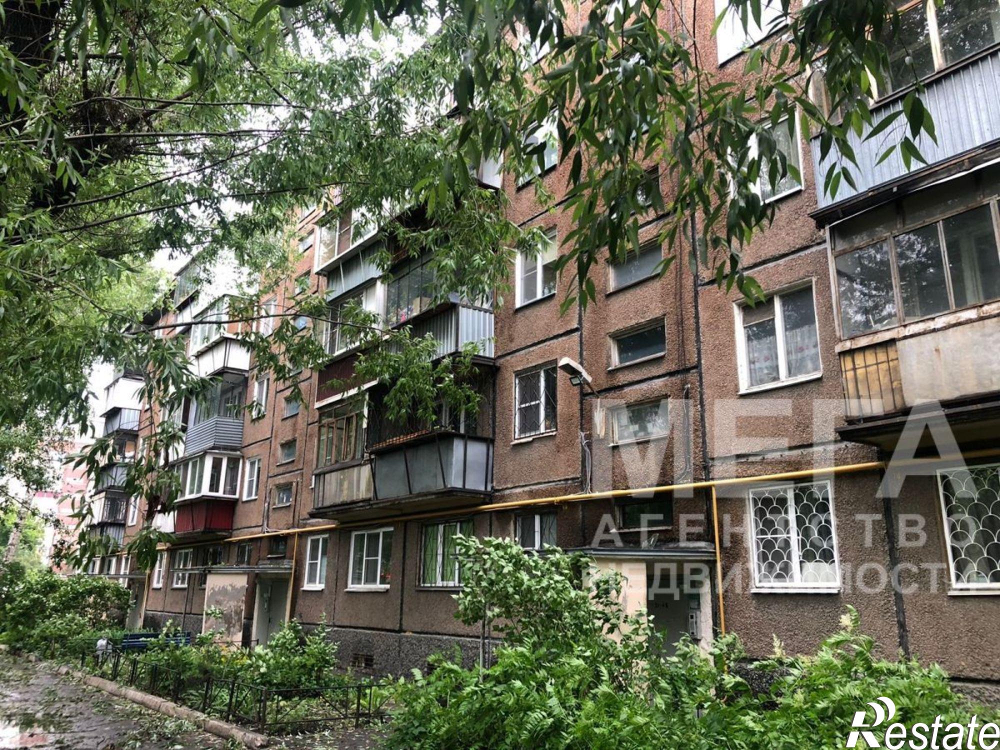 Купить квартиру за 3 990 000 рублей на Сулимова ул, 100