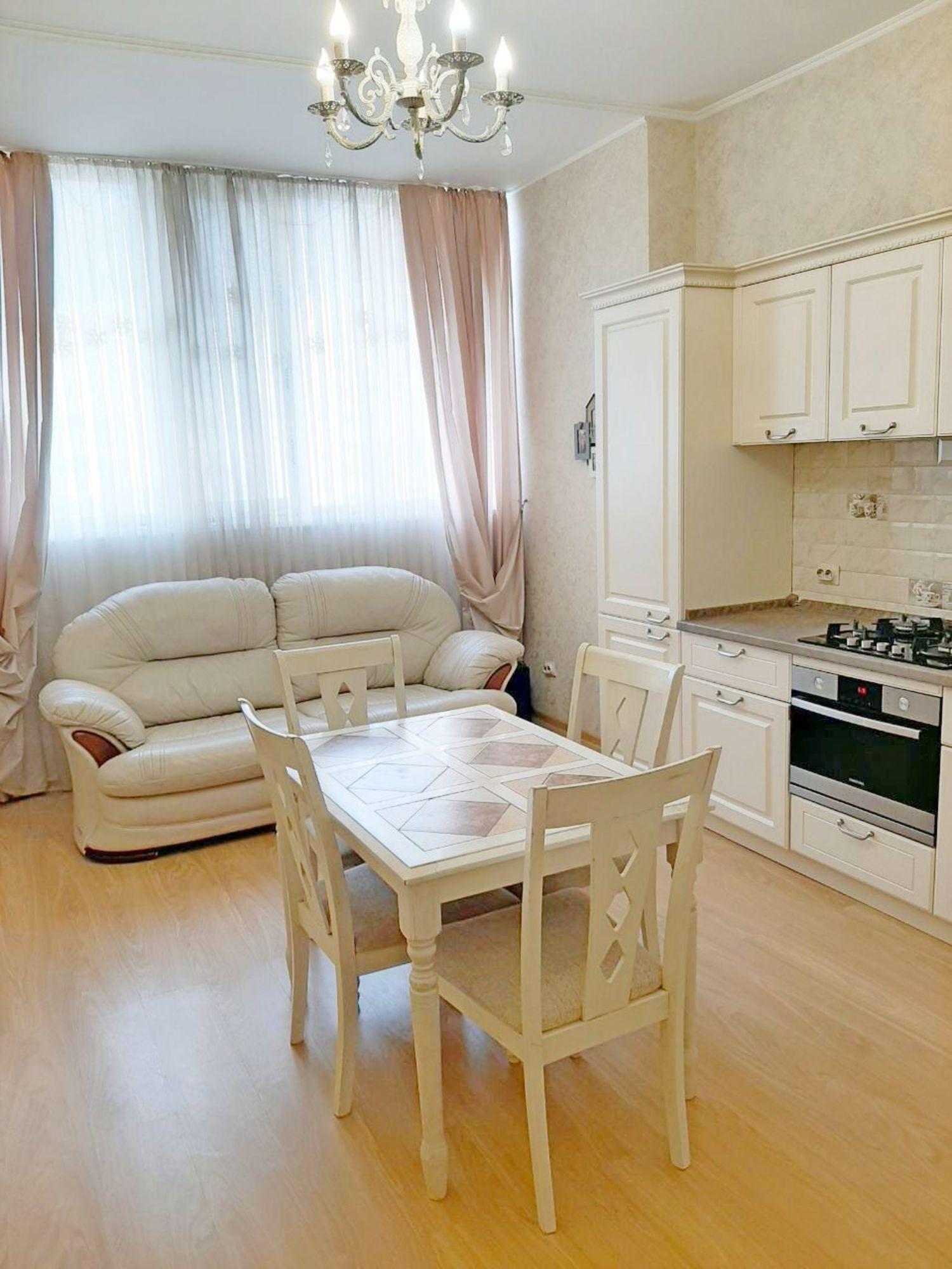 Купить квартиру за 8 360 000 рублей на Толстого улица, 37