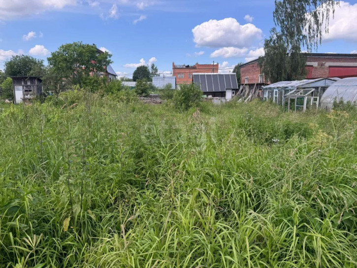 Земельный участок ,