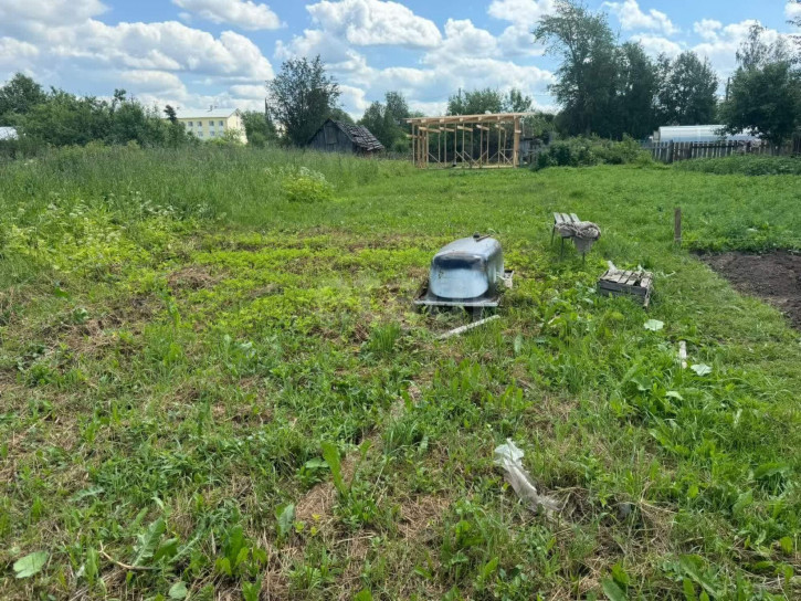 Земельный участок ,