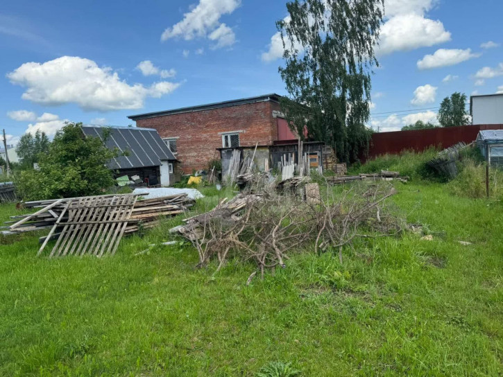 Земельный участок ,