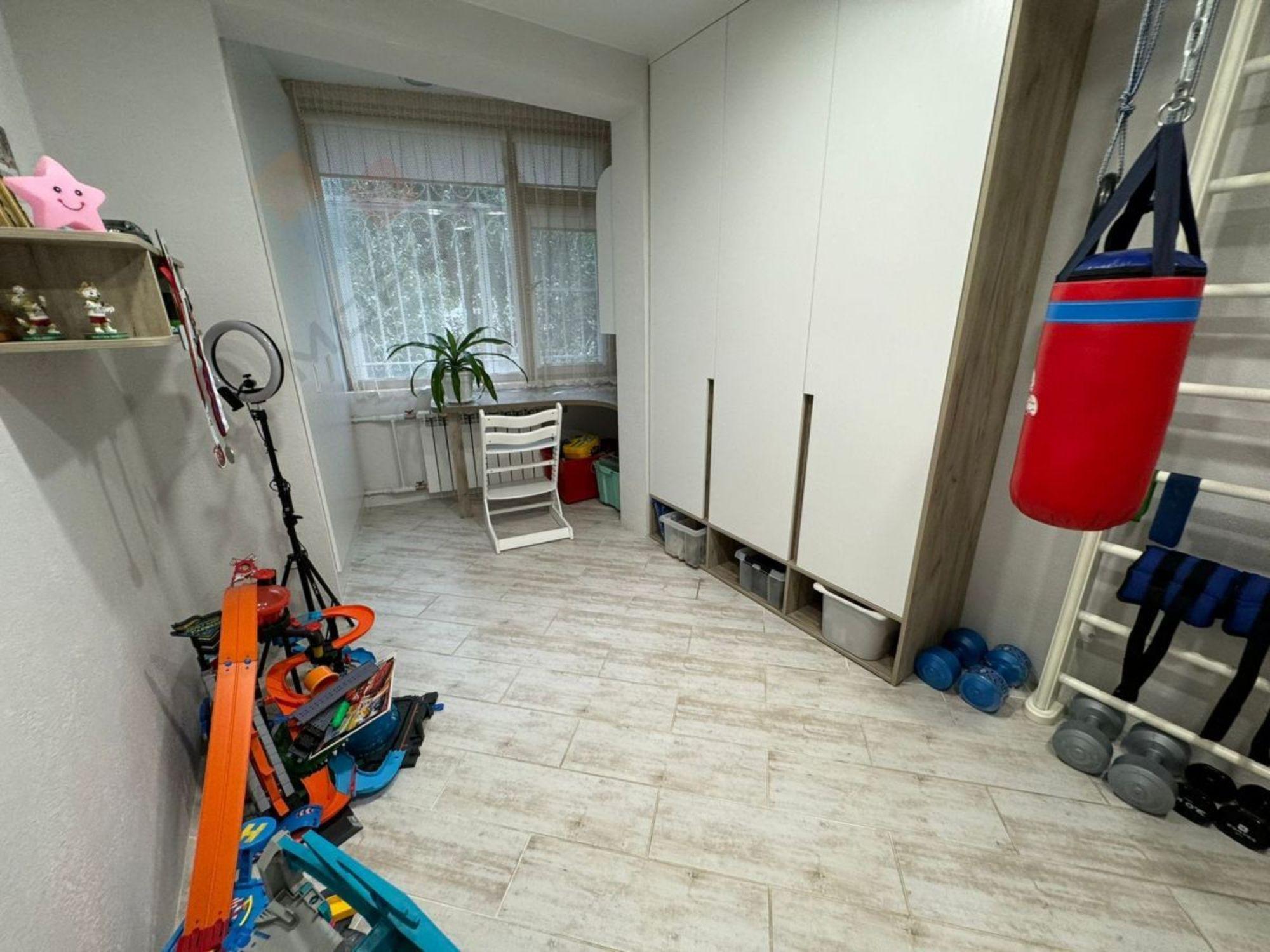 Купить квартиру за 13 500 000 рублей на Селезнёва ул, 206