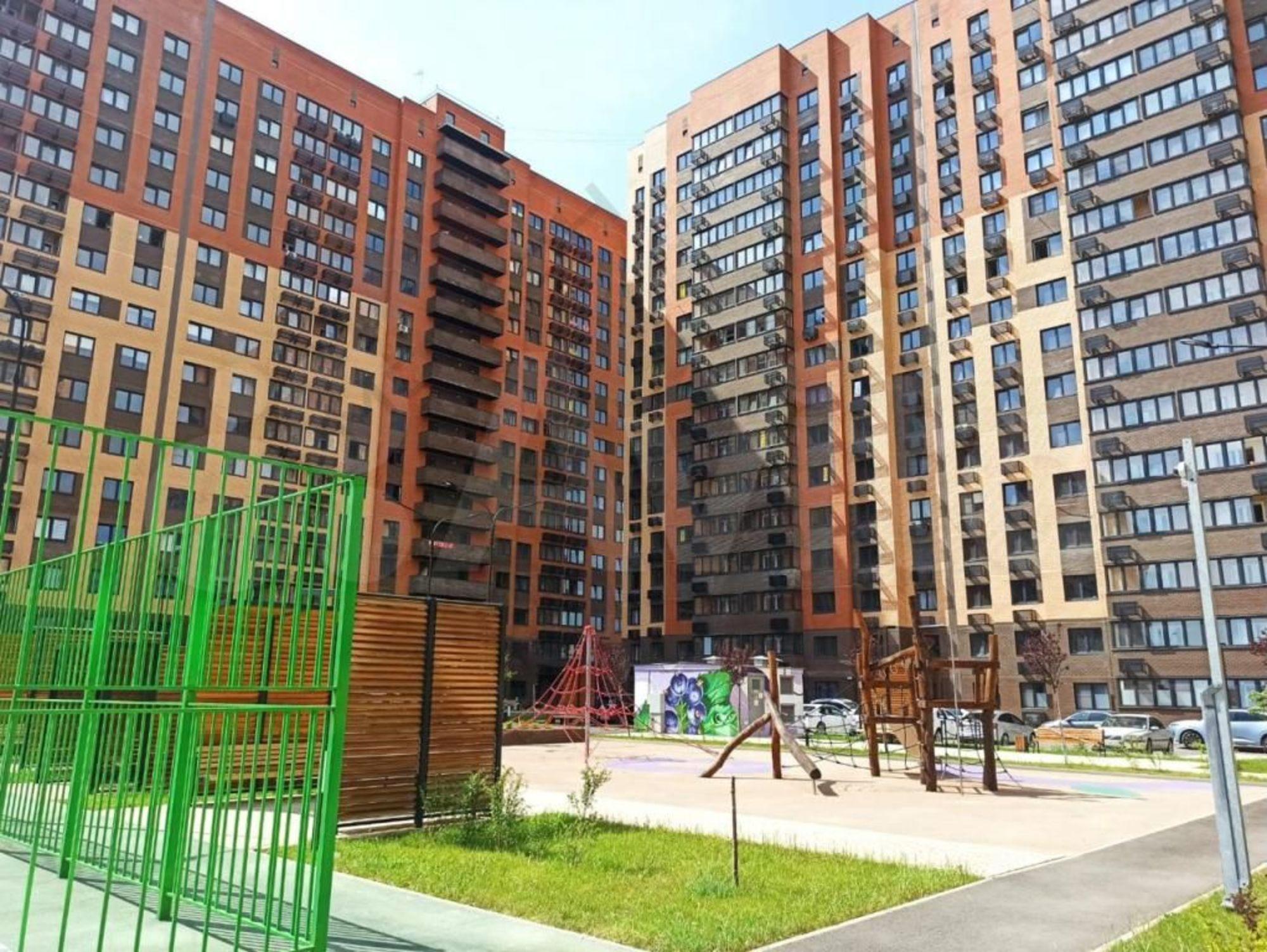Купить квартиру за 5 250 000 рублей на Владимира Жириновского ул, 1/к4