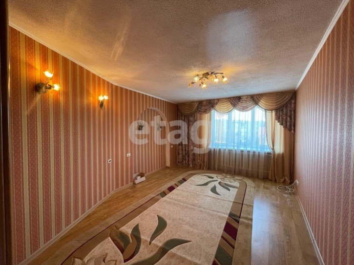 4-комн квартира Октябрьская, 11