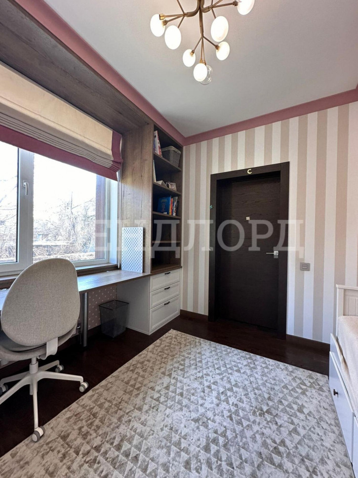 3-комн квартира Кировский проспект, 116