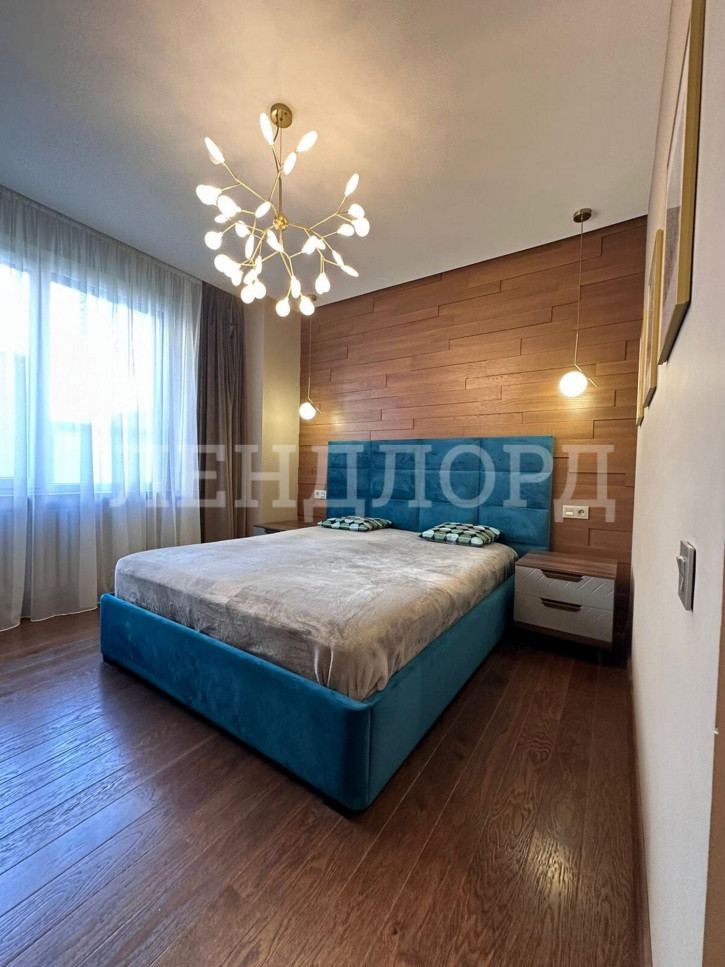 3-комн квартира Кировский проспект, 116