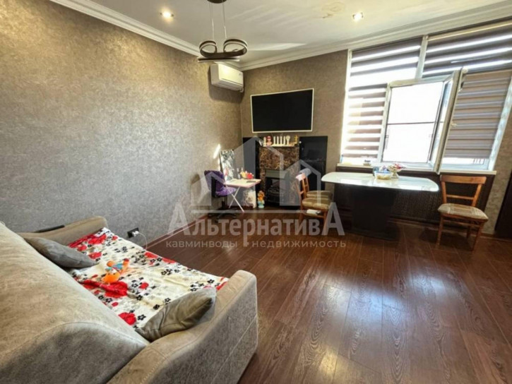 3-комн квартира Революции ул.