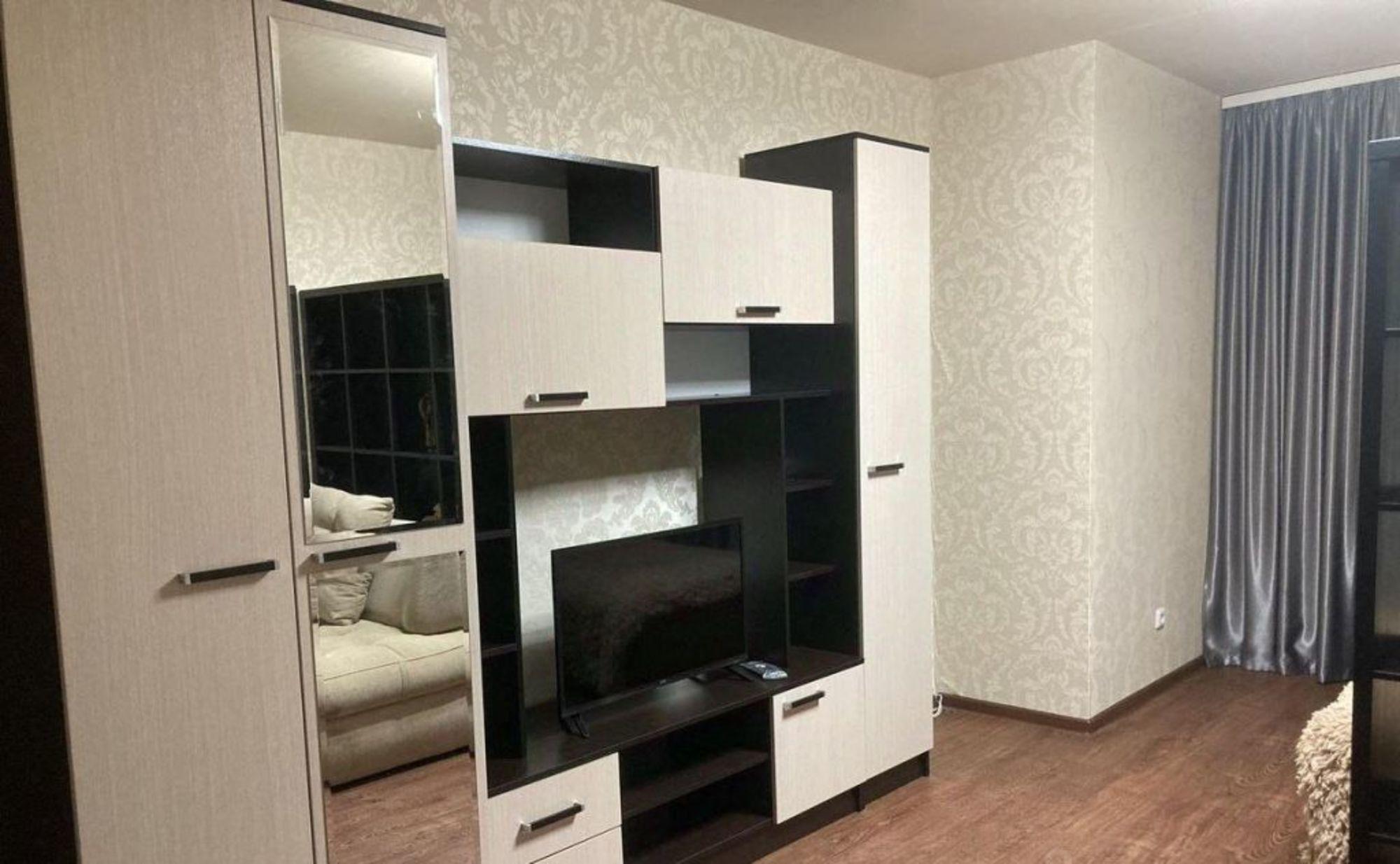 Сдать квартиру за 24 000 рублей на Строителей пр-кт, 42Г