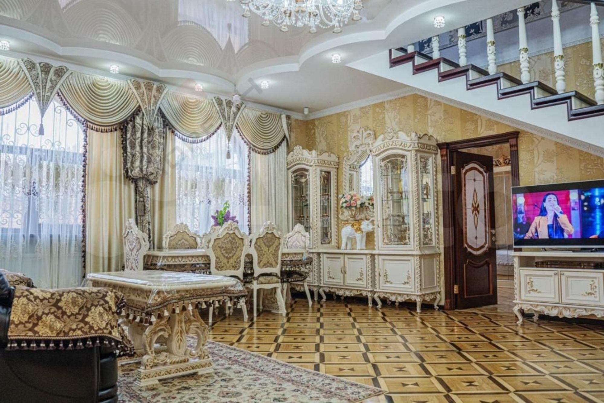 Купить дачу, дом, коттедж за 38 000 000 рублей на Атамана Лысенко ул, 29