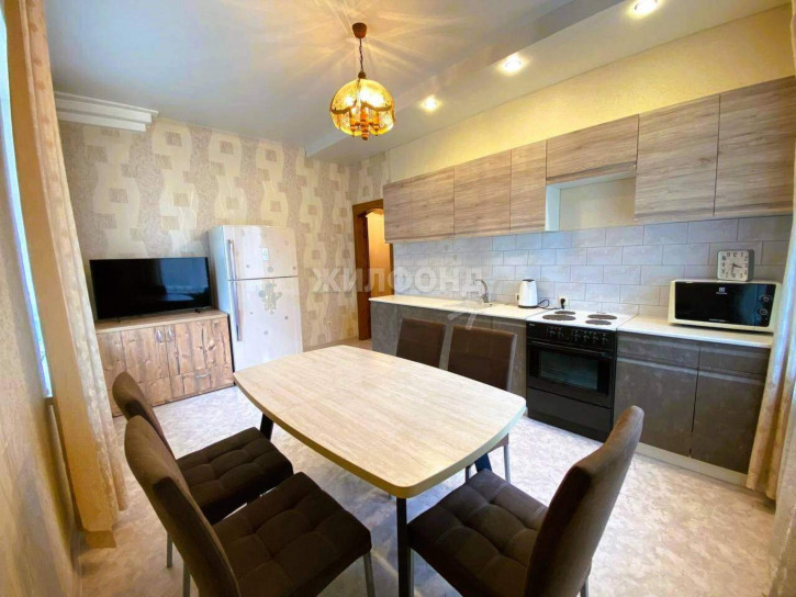 3-комн квартира Авиастроителей улица, д.14 3-комн квартира Авиастроителей улица, д.14