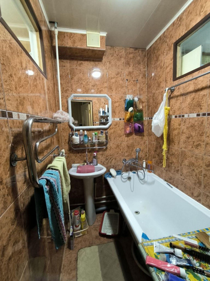 3-комн квартира Генерала Хлебникова ул, 6