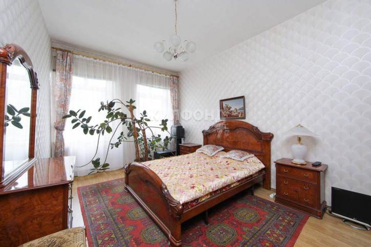 3-комн квартира Красная улица, д.28