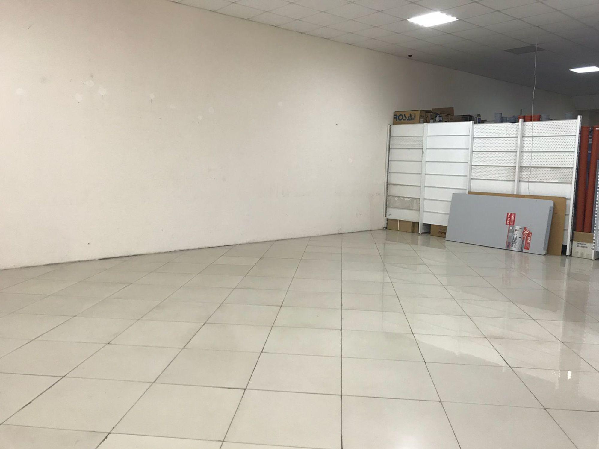 Сдать торговое помещение за 55 500 рублей на Приморский бульвар, 43