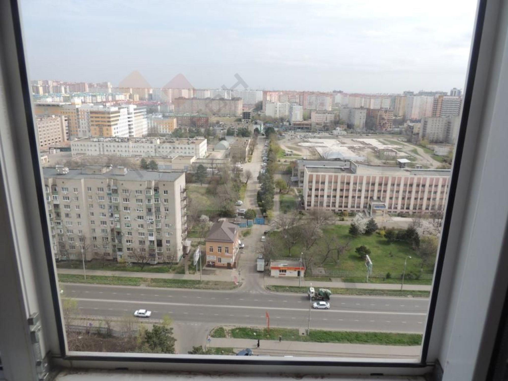 Купить квартиру за 12 000 000 рублей на Российская ул, 79/3к2