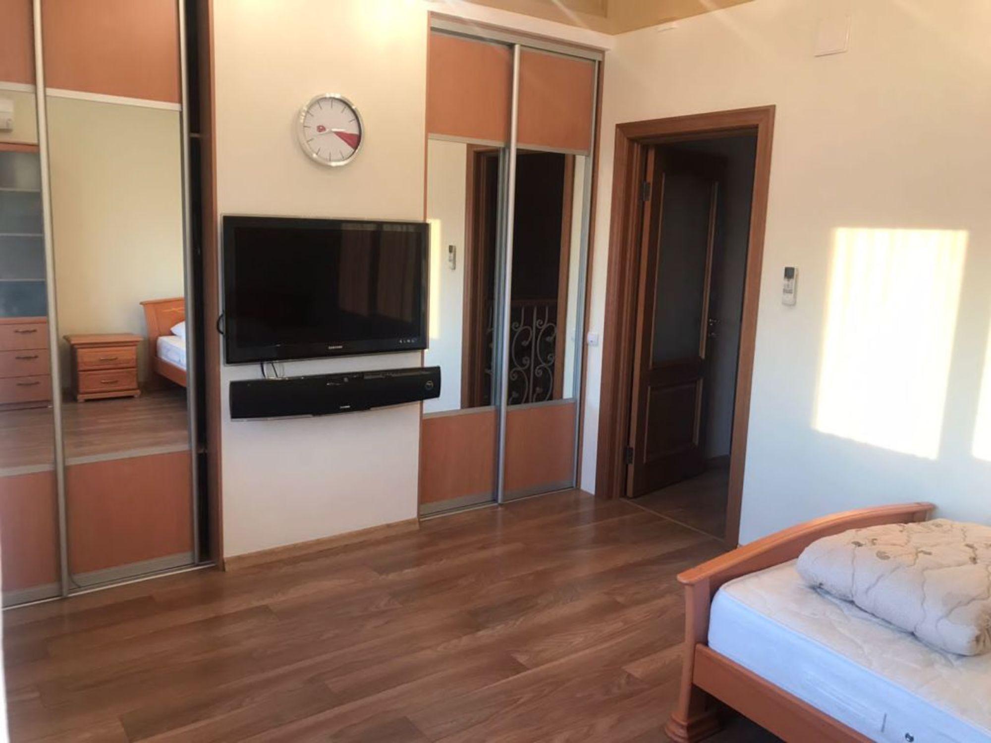 Сдать квартиру за 68 000 рублей на Лакина ул, 1