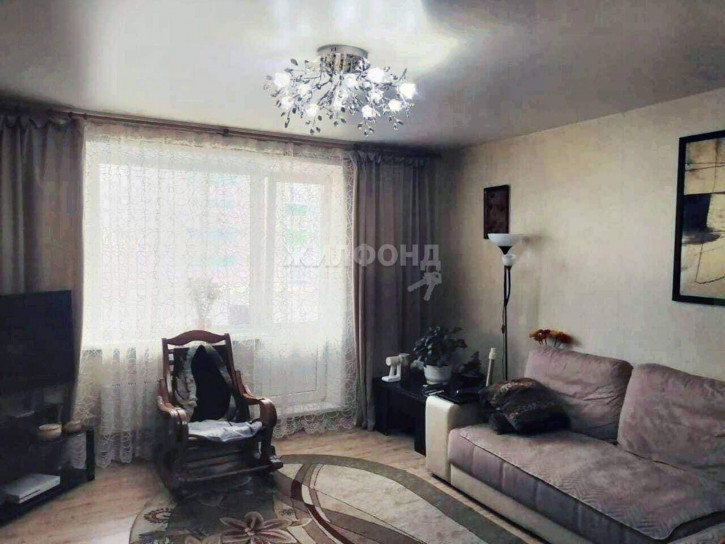 4-комн квартира Шахтеров проспект, д.61