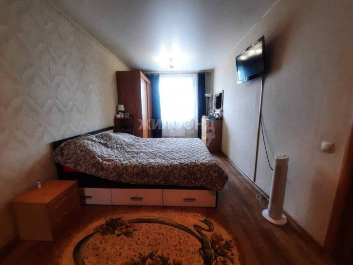 4-комн квартира Шахтеров проспект, д.61