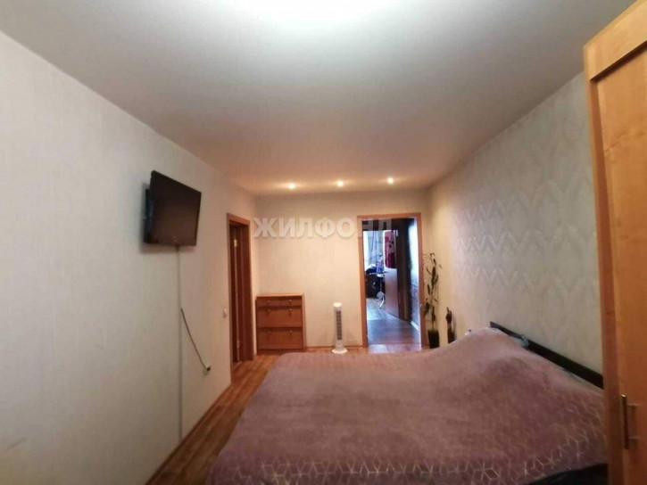 4-комн квартира Шахтеров проспект, д.61