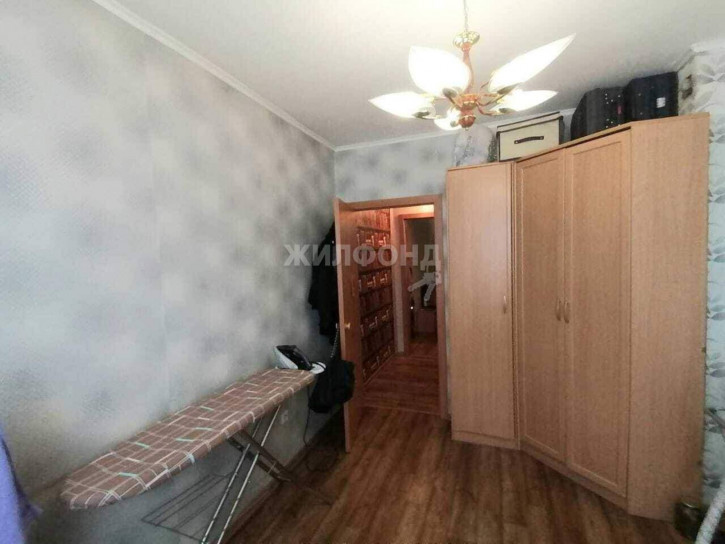 4-комн квартира Шахтеров проспект, д.61