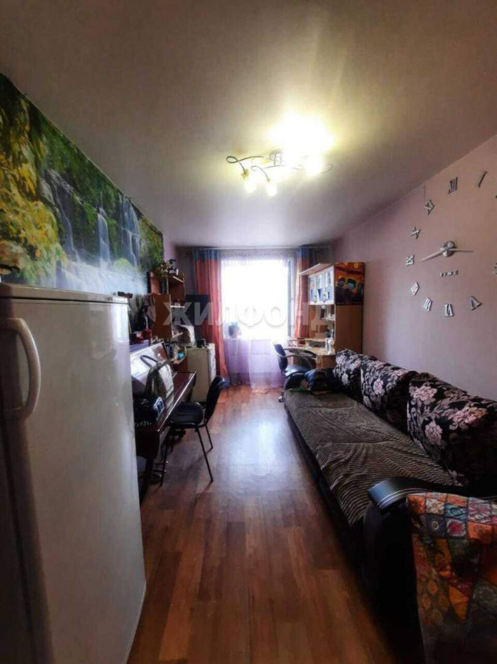 4-комн квартира Шахтеров проспект, д.61