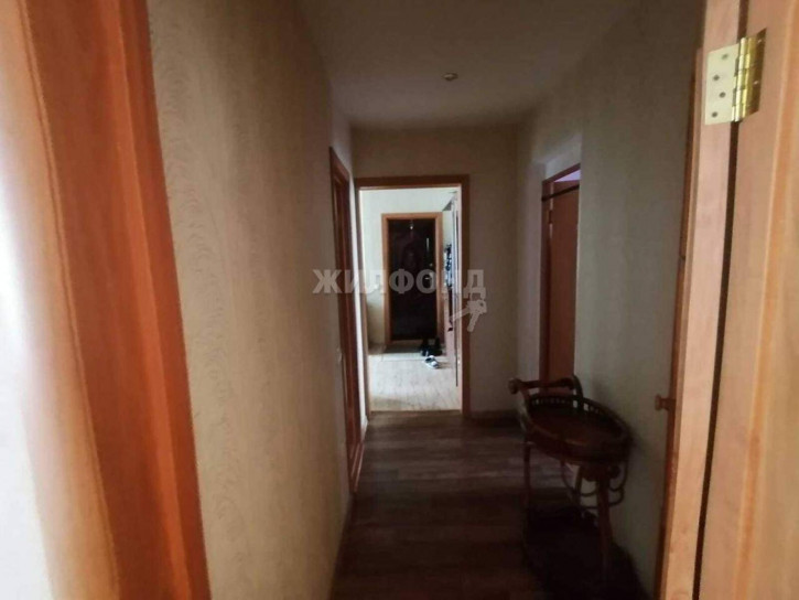 4-комн квартира Шахтеров проспект, д.61