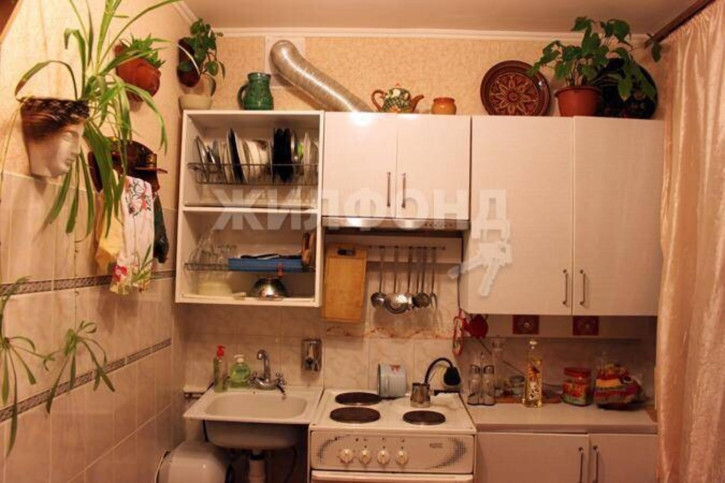 3-комн квартира Доватора, 33/3