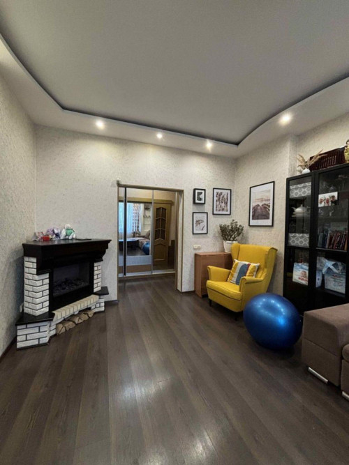 Продажа 3-комн квартиры Краснодонцев ул, 9