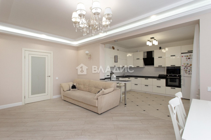 3-комн квартира улица Крайнова