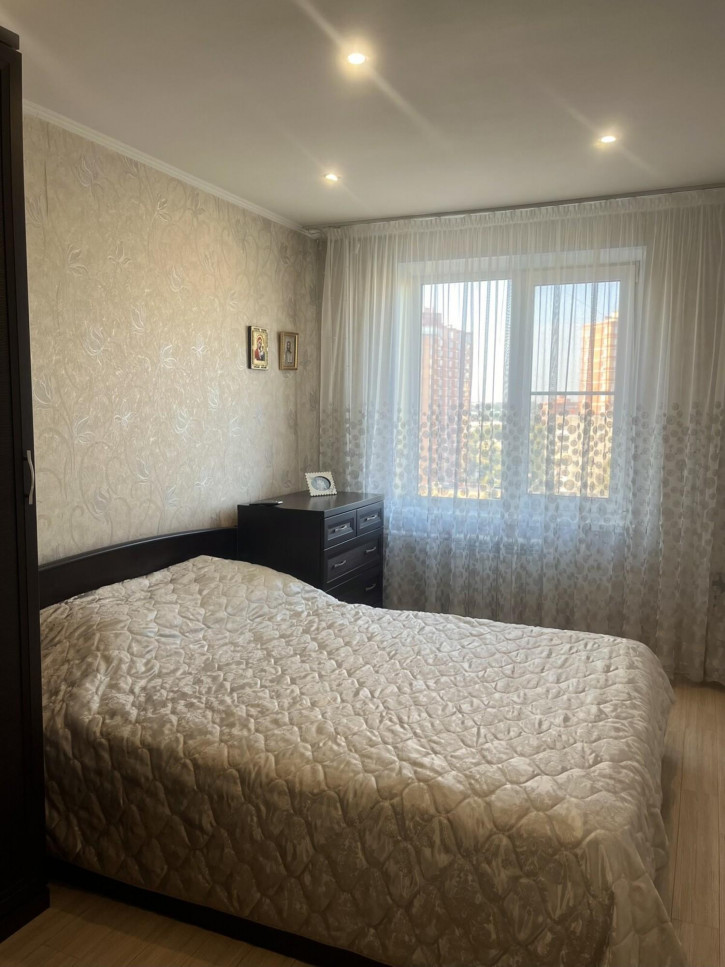 3-комн квартира ул Бориса Богаткова, 217