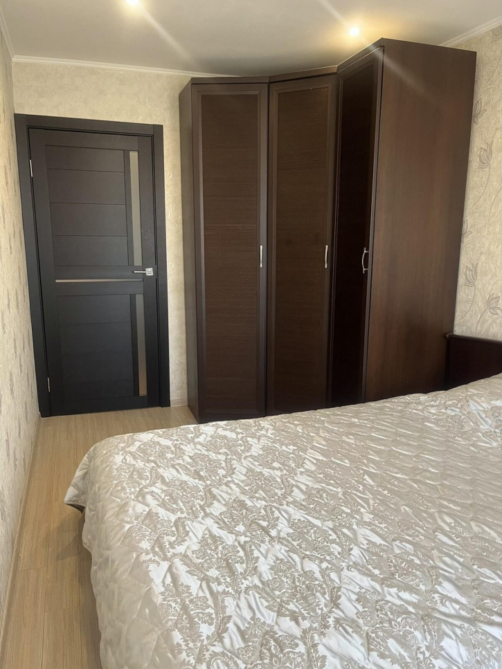 3-комн квартира ул Бориса Богаткова, 217