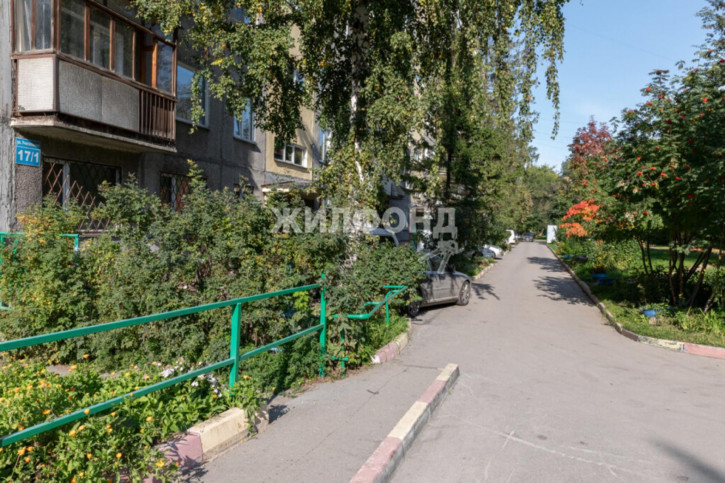 4-комн квартира Учительская, 17/1