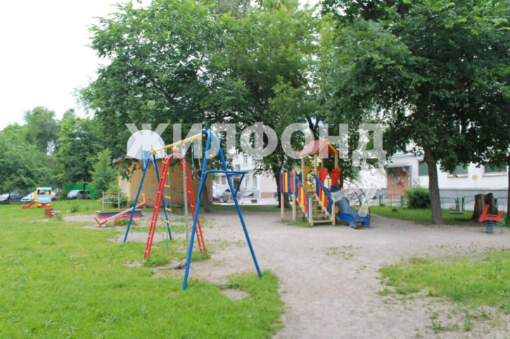 4-комн квартира Учительская, 17/1