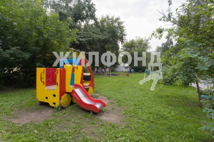 4-комн квартира Учительская, 17/1