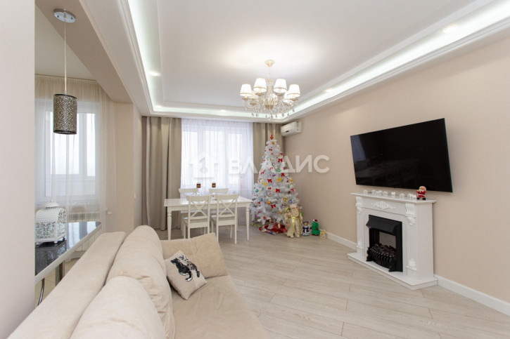 3-комн квартира улица Крайнова