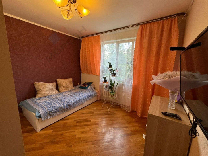 4-комн квартира Дзержинского ул, 155/1