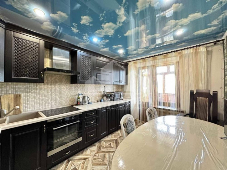 3-комн квартира Водопойная ул.