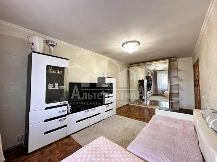 3-комн квартира Водопойная ул.