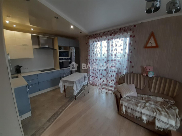 2-комн квартира улица Крайнова