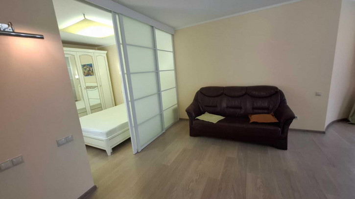 1-комн квартира Цюрупы ул, 145