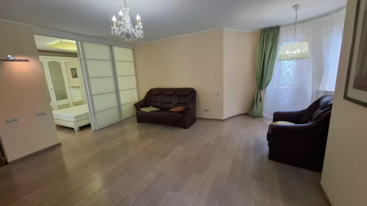 1-комн квартира Цюрупы ул, 145