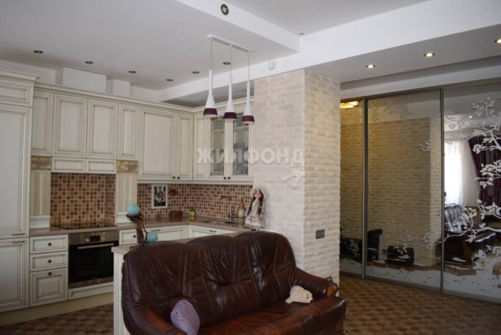 2-комн квартира Станиславского, 4