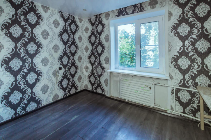 4-комн квартира улица Южакова, 61