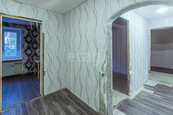 4-комн квартира улица Южакова, 61